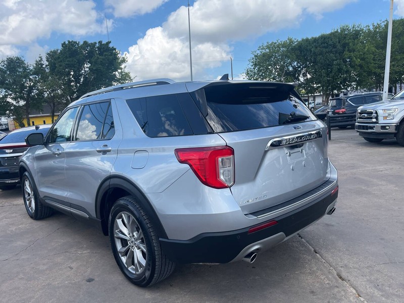 Ford Explorer Vehicle Image 04