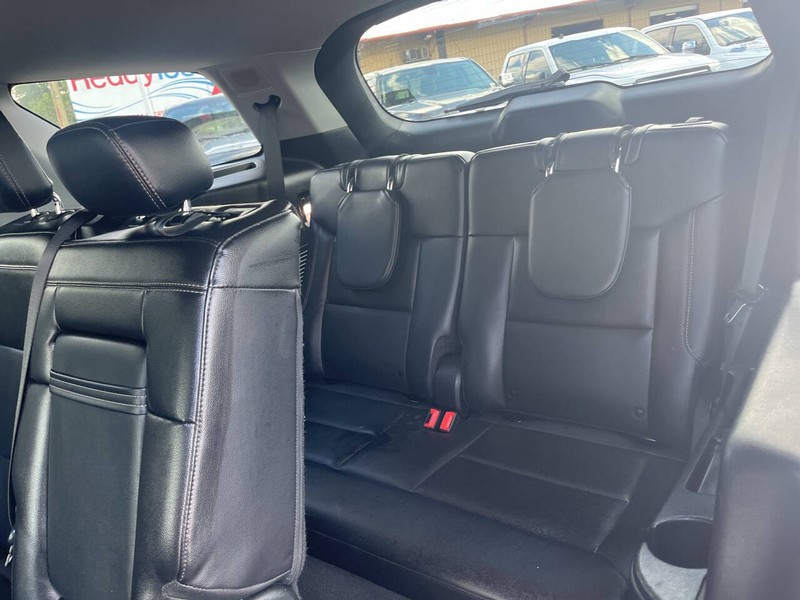 Ford Explorer Vehicle Image 16
