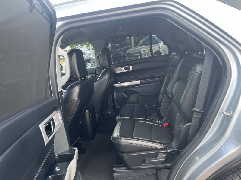 Ford Explorer Vehicle Image 17