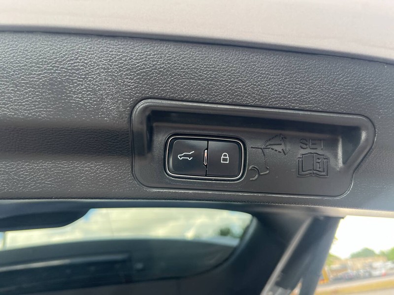 Ford Explorer Vehicle Image 19