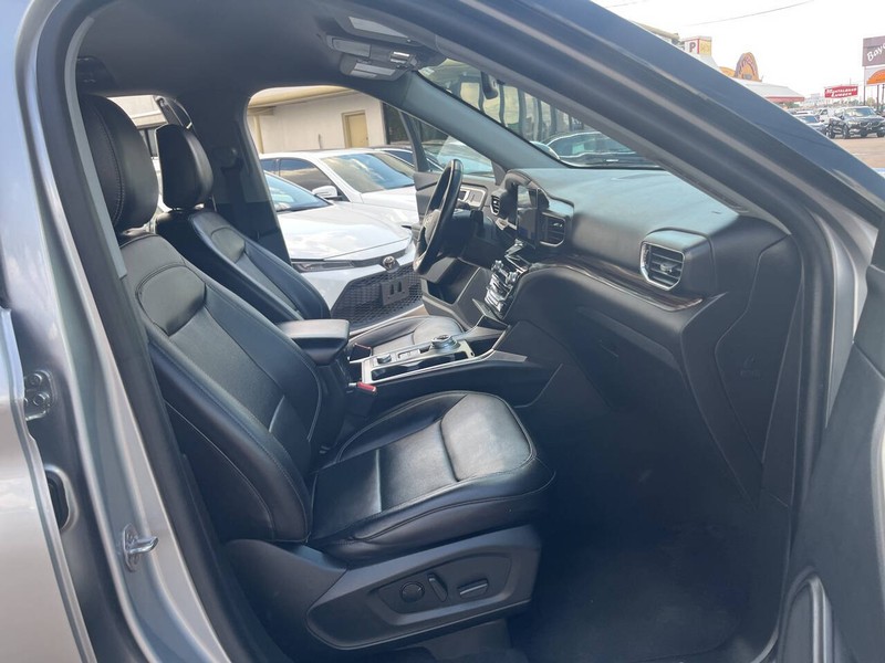 Ford Explorer Vehicle Image 21