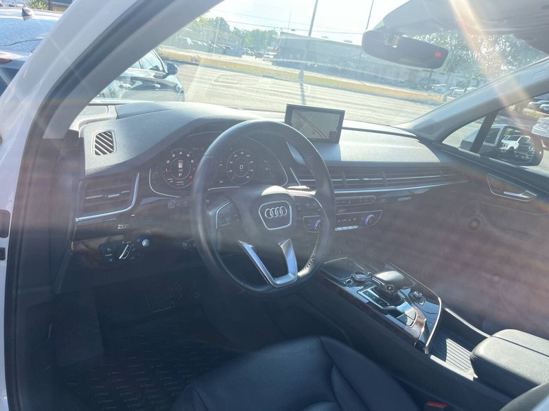 Audi Q7 Vehicle Image 07