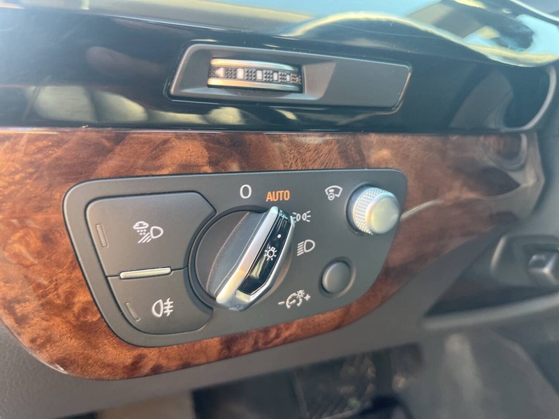 Audi Q7 Vehicle Image 09