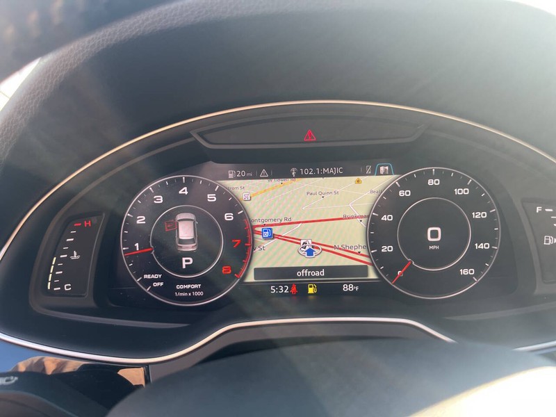 Audi Q7 Vehicle Image 10