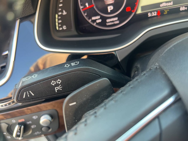 Audi Q7 Vehicle Image 11