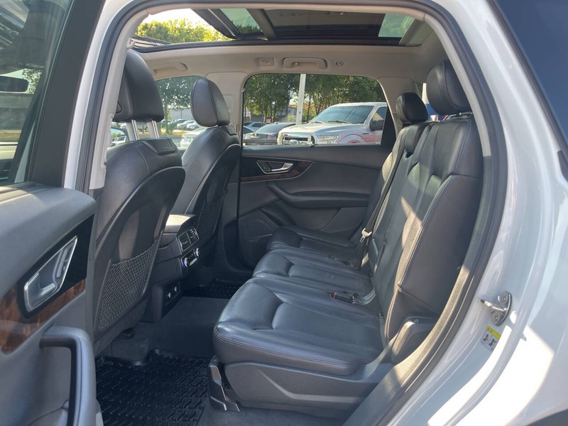 Audi Q7 Vehicle Image 15