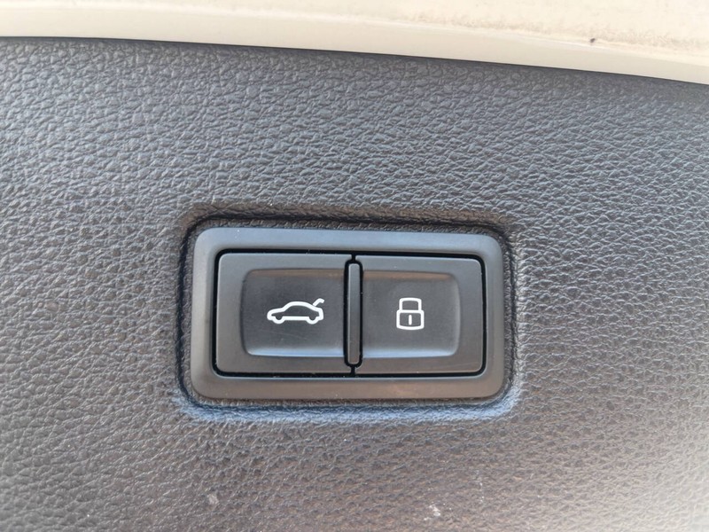 Audi Q7 Vehicle Image 18