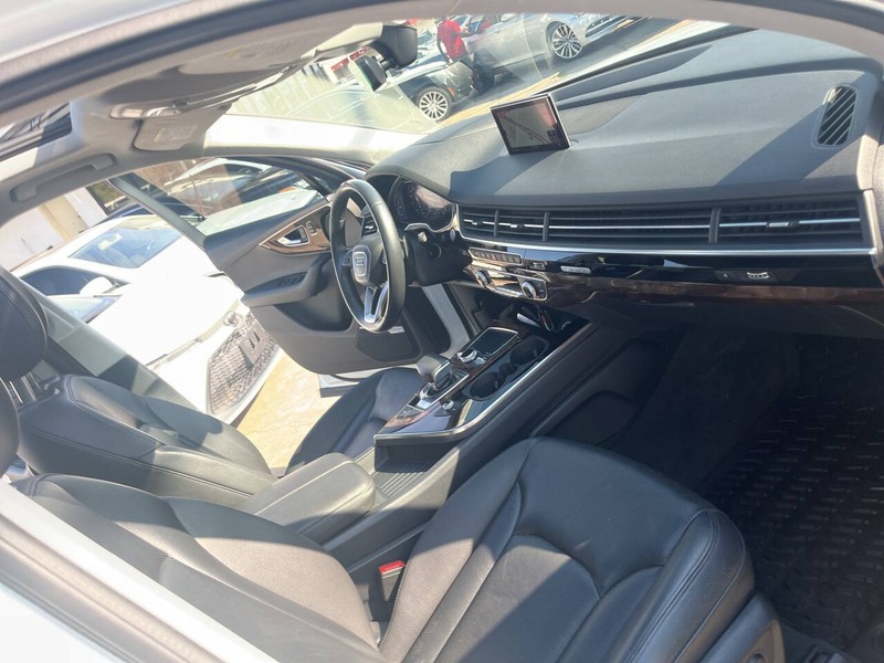 Audi Q7 Vehicle Image 21