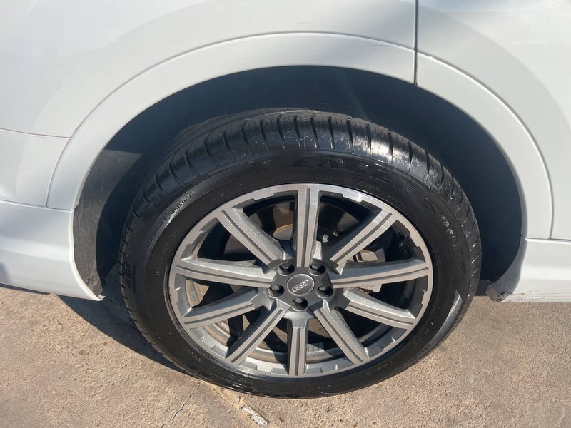 Audi Q7 Vehicle Image 22