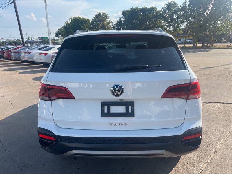 Volkswagen Taos Vehicle Image 03