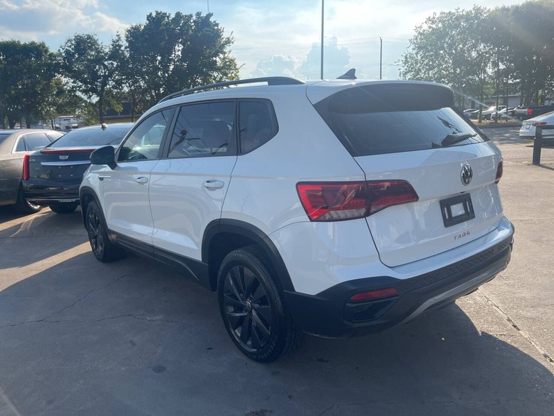 Volkswagen Taos Vehicle Image 04