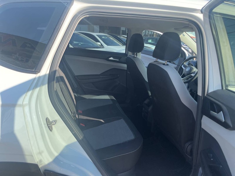 Volkswagen Taos Vehicle Image 11