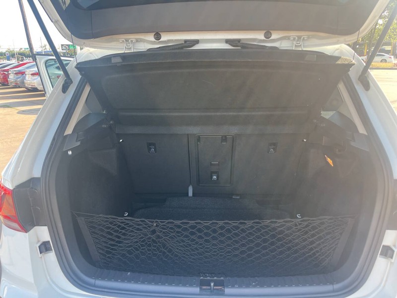 Volkswagen Taos Vehicle Image 12