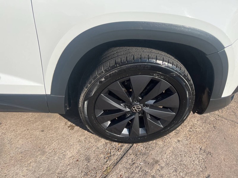 Volkswagen Taos Vehicle Image 14