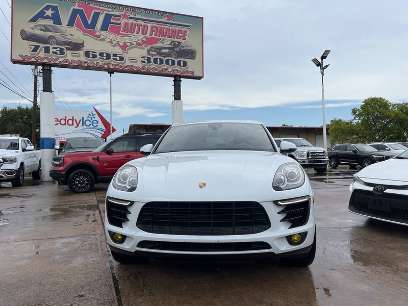 Porsche Macan Vehicle Image 02