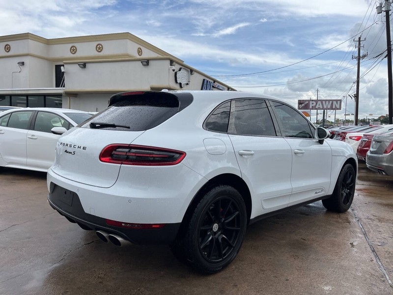Porsche Macan Vehicle Image 05