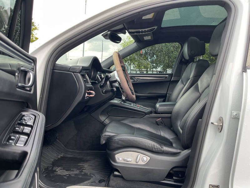 Porsche Macan Vehicle Image 07