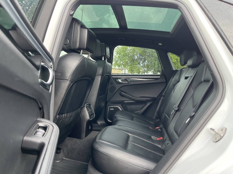 Porsche Macan Vehicle Image 08