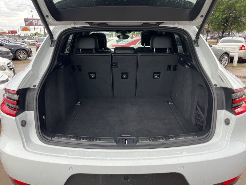 Porsche Macan Vehicle Image 09