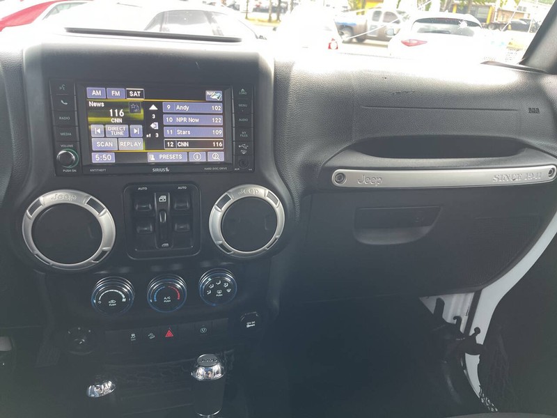 Jeep Wrangler Unlimited Vehicle Image 13