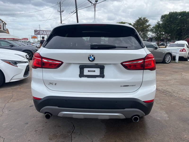 BMW X1 Vehicle Image 05