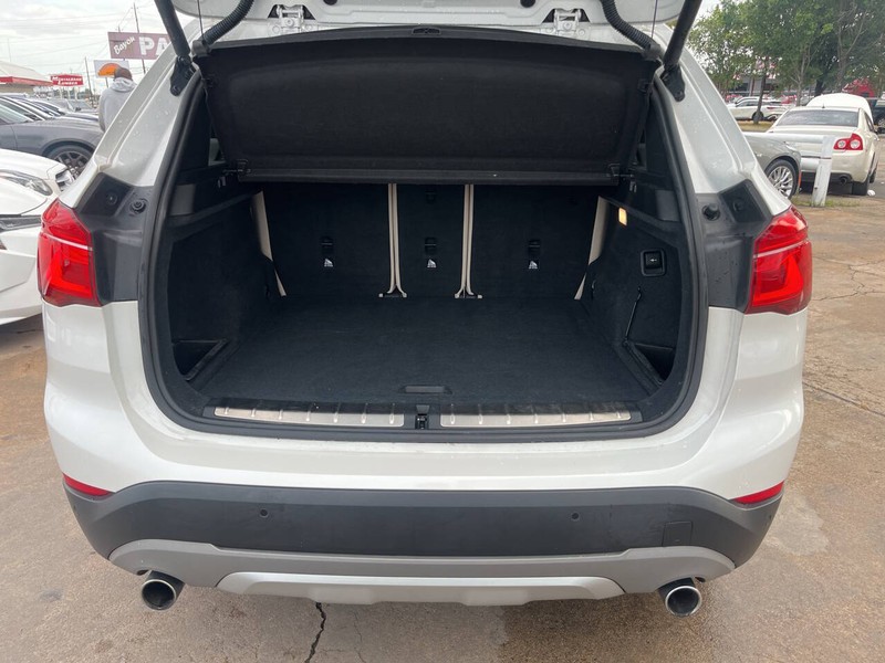 BMW X1 Vehicle Image 10