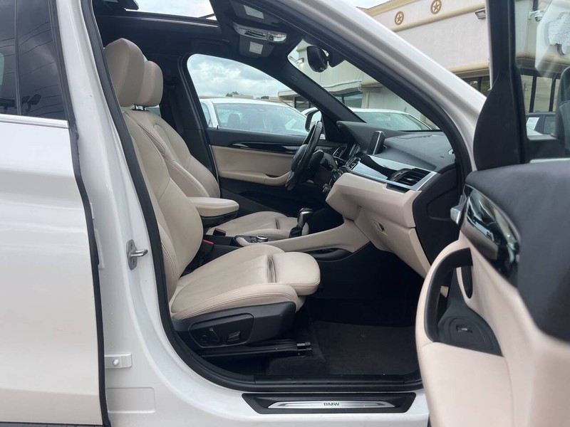 BMW X1 Vehicle Image 12