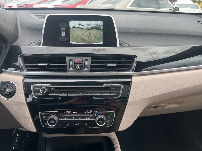 BMW X1 Vehicle Image 13