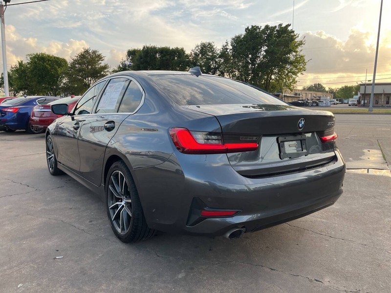 BMW 3 Series Vehicle Image 04
