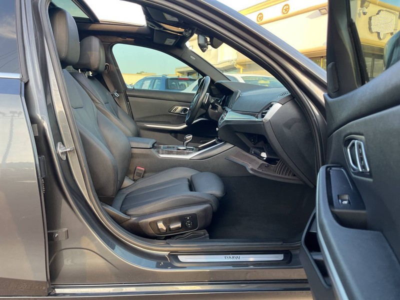 BMW 3 Series Vehicle Image 12