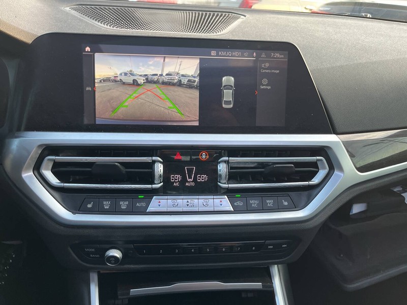 BMW 3 Series Vehicle Image 13