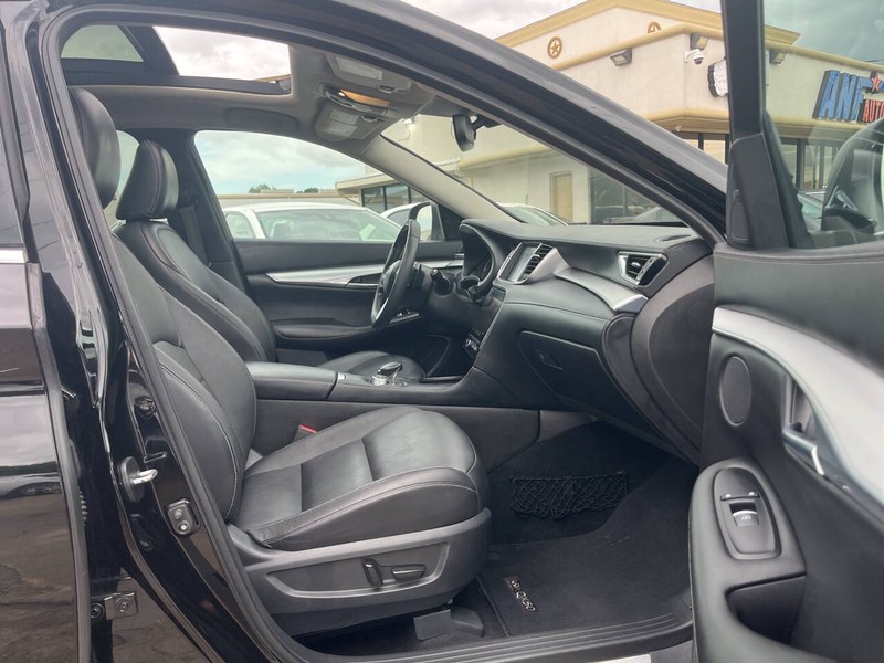 INFINITI QX50 Vehicle Image 11