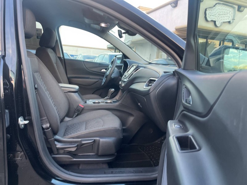 Chevrolet Equinox Vehicle Image 11