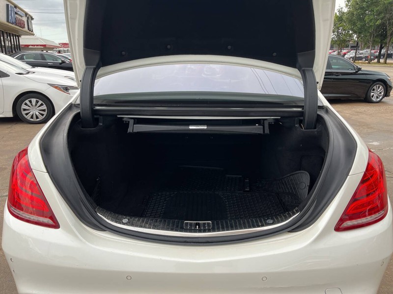 Mercedes-Benz S-Class Vehicle Image 09