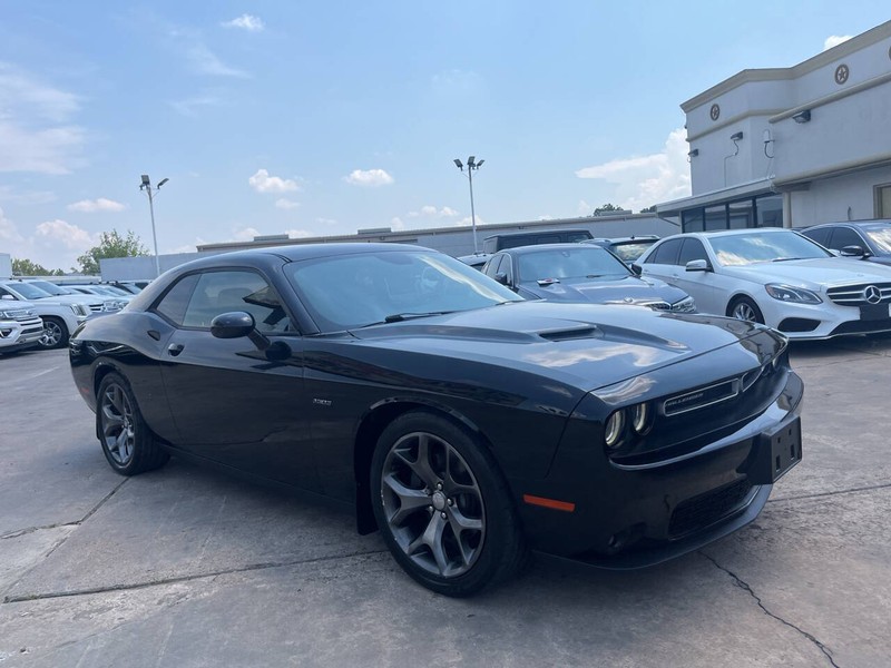 Dodge Challenger Vehicle Image 02
