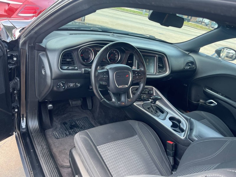 Dodge Challenger Vehicle Image 06