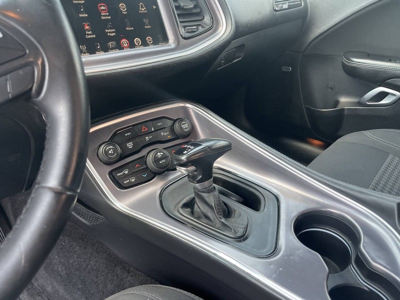 Dodge Challenger Vehicle Image 14
