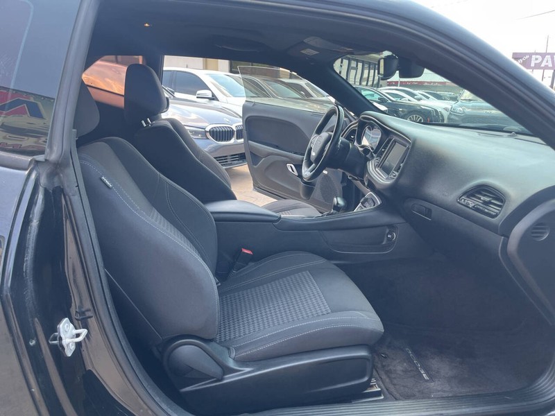 Dodge Challenger Vehicle Image 17