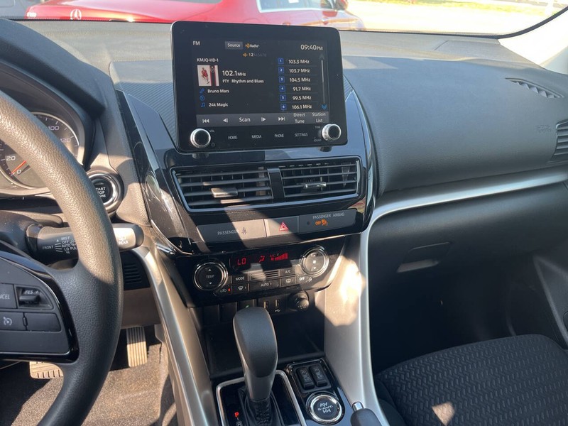 Mitsubishi Eclipse Cross Vehicle Image 10
