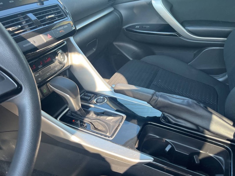 Mitsubishi Eclipse Cross Vehicle Image 11