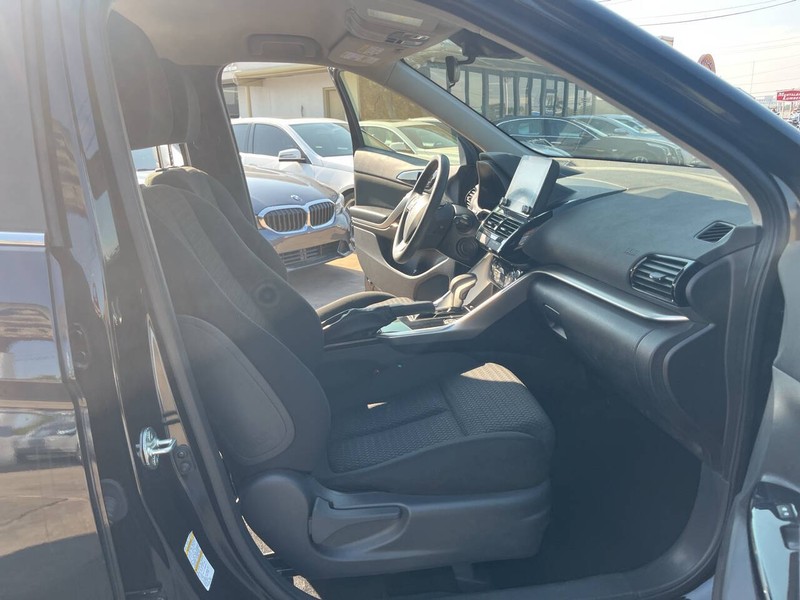 Mitsubishi Eclipse Cross Vehicle Image 17
