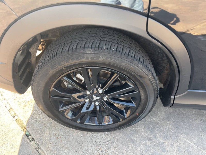 Mitsubishi Eclipse Cross Vehicle Image 18