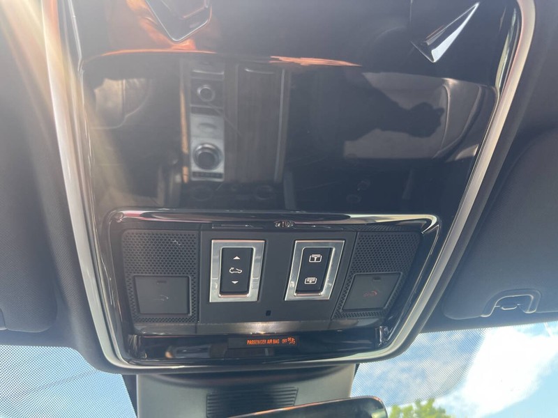 Land Rover Range Rover Vehicle Image 16