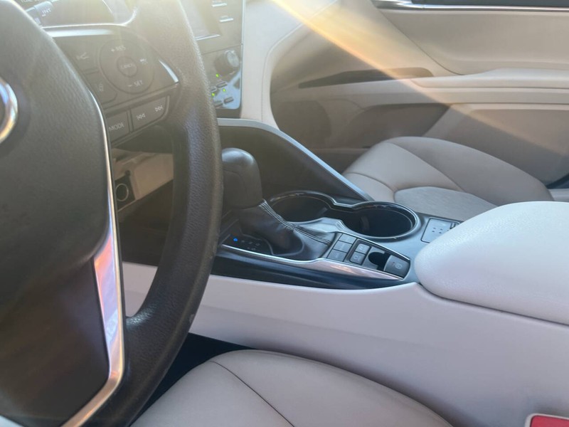 Toyota Camry Hybrid Vehicle Image 10