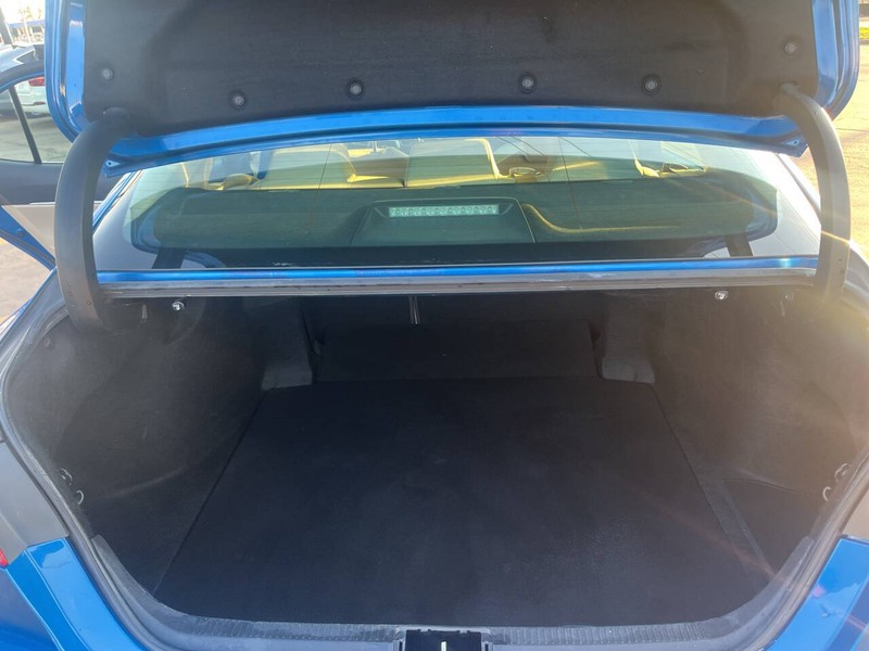 Toyota Camry Hybrid Vehicle Image 14