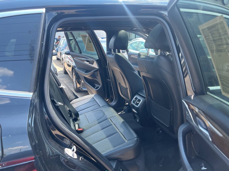 BMW X3 Vehicle Image 17