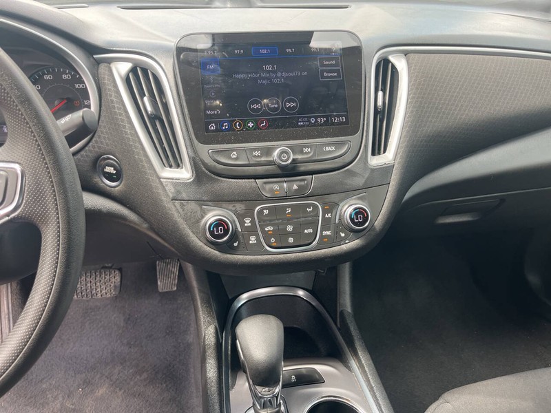 Chevrolet Malibu Vehicle Image 11