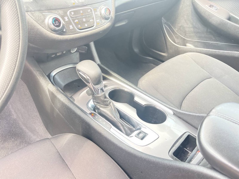 Chevrolet Malibu Vehicle Image 12