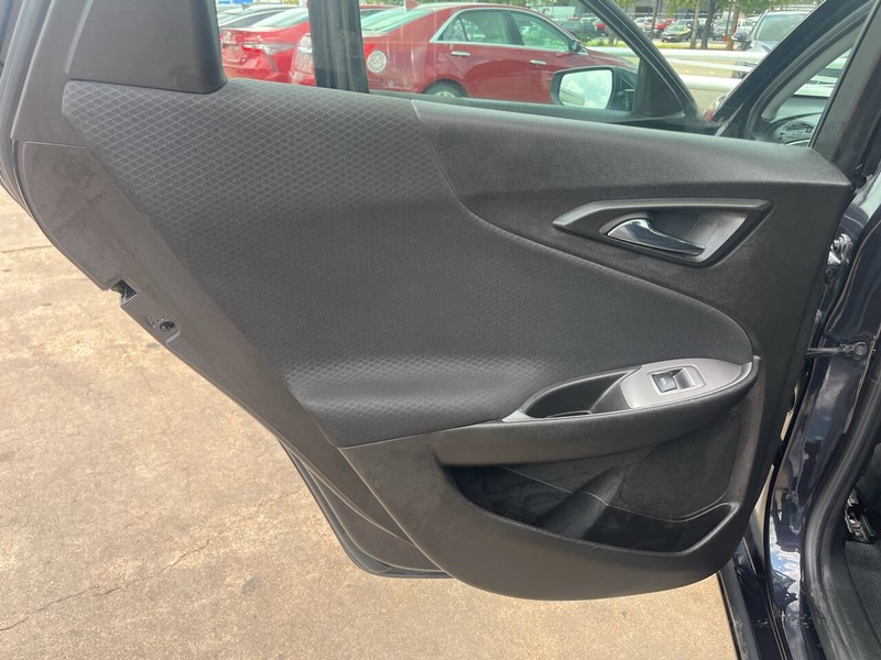 Chevrolet Malibu Vehicle Image 13