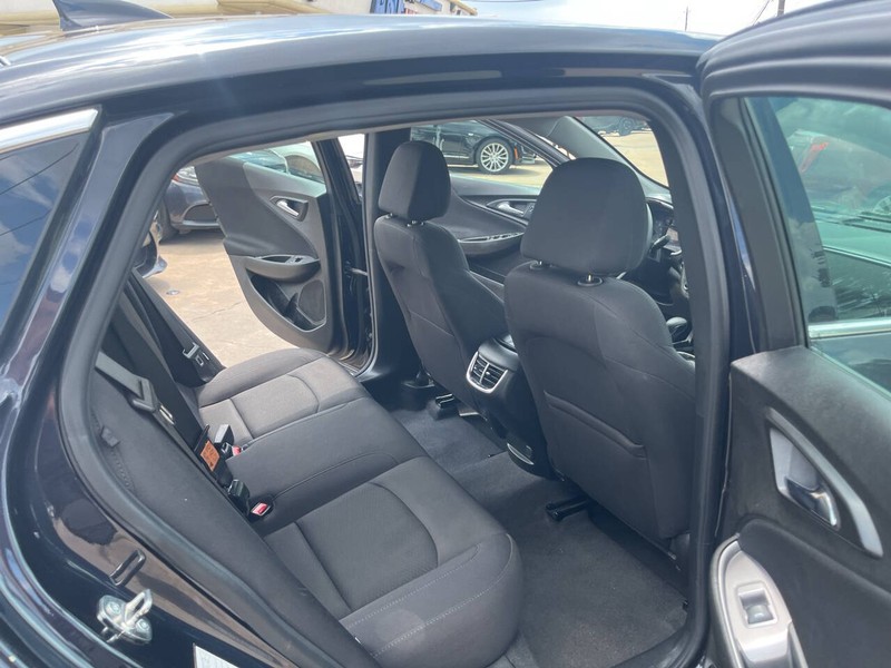 Chevrolet Malibu Vehicle Image 17